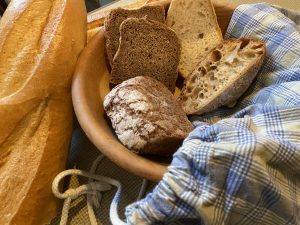Brot in Schüssel